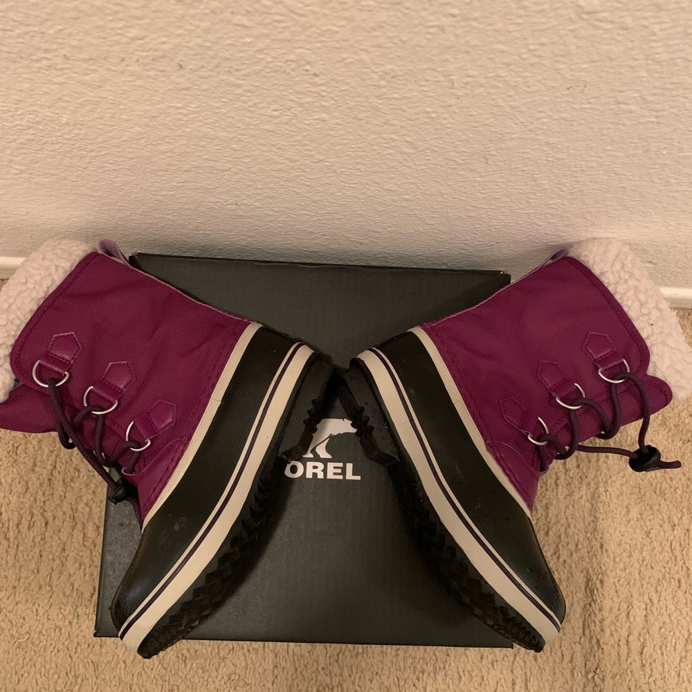 Kids-SOREL Snow boots in GREAT condition. WITH BOX - Picture 6 of 11